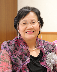 渡久地歌子理事長